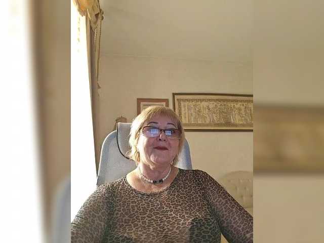 KarinkaSweet's BongaCams show and profile