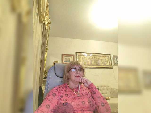 KarinkaSweet's BongaCams show and profile