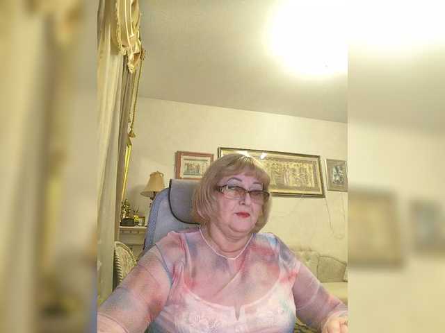 KarinkaSweet's BongaCams show and profile