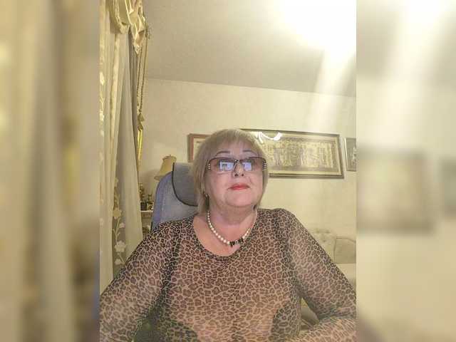 KarinkaSweet's BongaCams show and profile