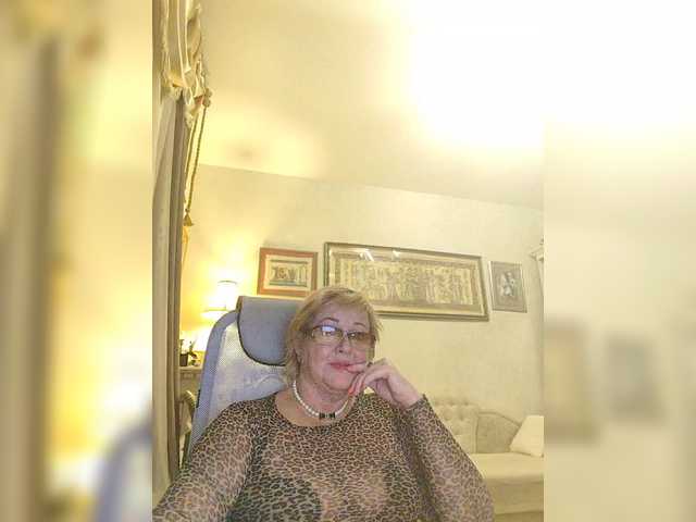 KarinkaSweet's BongaCams show and profile