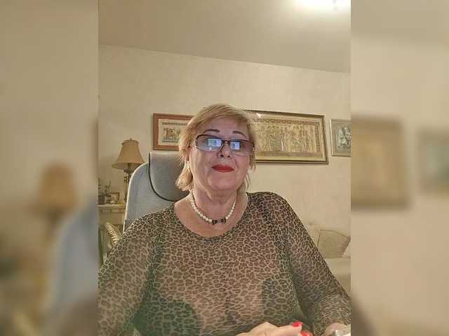 KarinkaSweet's BongaCams show and profile