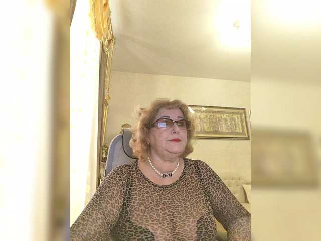 KarinkaSweet's BongaCams show and profile