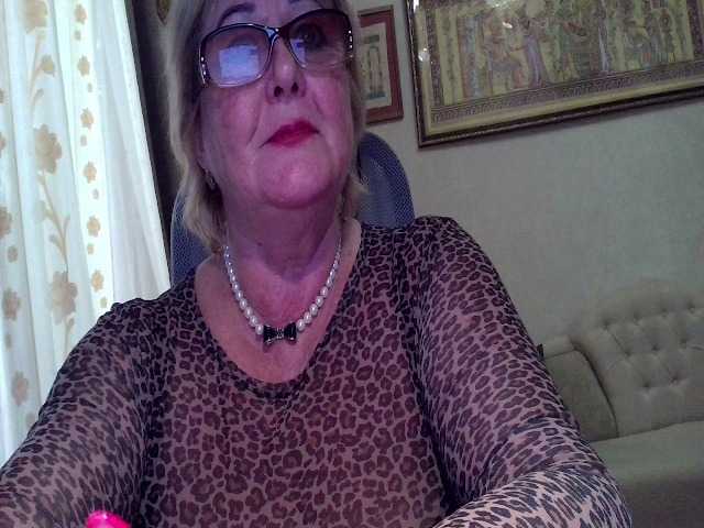 KarinkaSweet's BongaCams show and profile