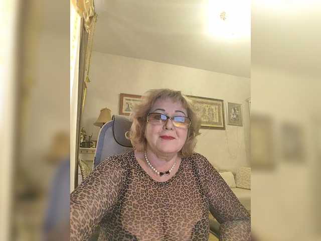 KarinkaSweet's BongaCams show and profile