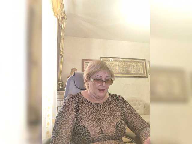 KarinkaSweet's BongaCams show and profile