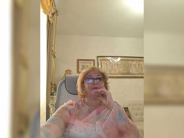 KarinkaSweet's BongaCams show and profile