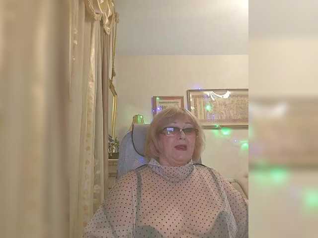 KarinkaSweet's BongaCams show and profile