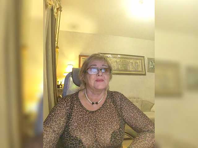 KarinkaSweet's BongaCams show and profile