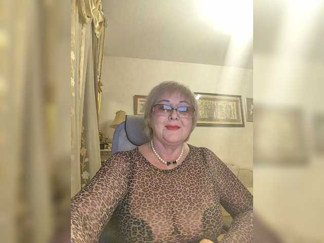 KarinkaSweet's BongaCams show and profile