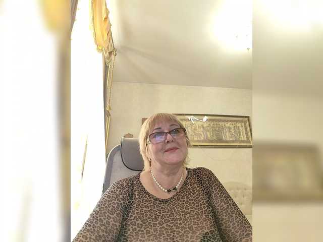 KarinkaSweet's BongaCams show and profile