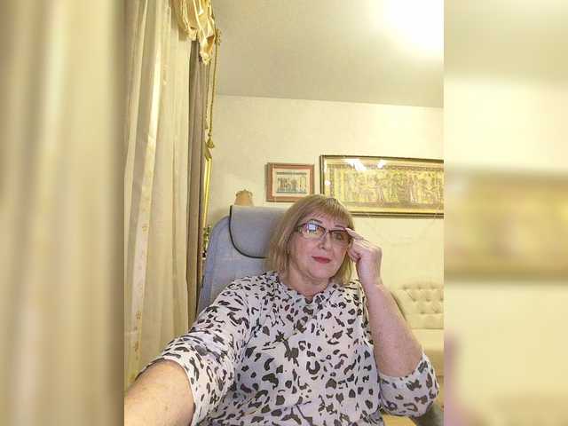 KarinkaSweet's BongaCams show and profile