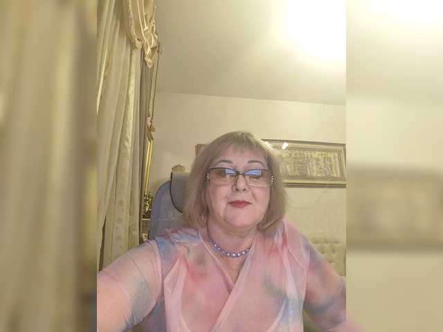 KarinkaSweet's BongaCams show and profile