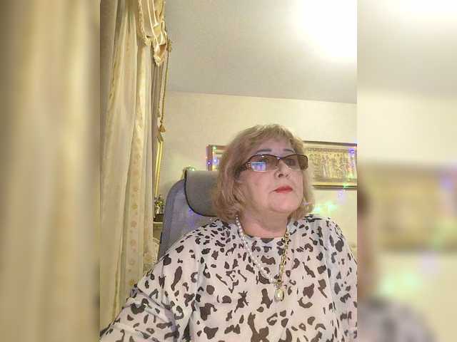 KarinkaSweet's BongaCams show and profile