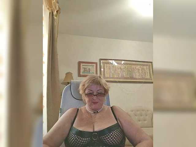 KarinkaSweet's BongaCams show and profile