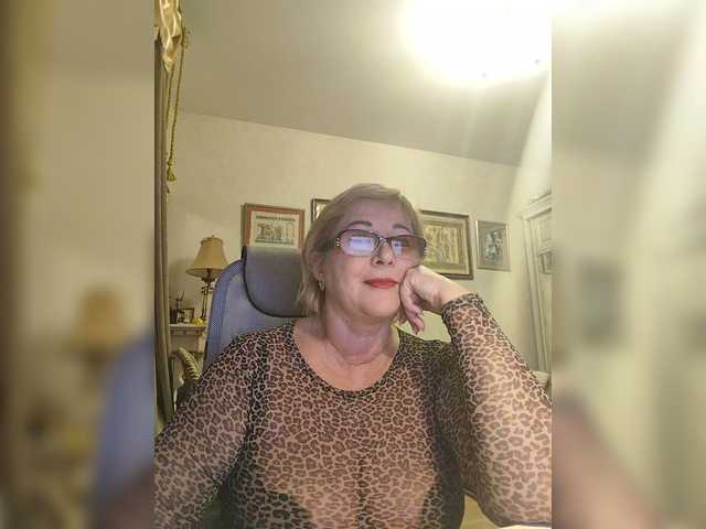 KarinkaSweet's BongaCams show and profile