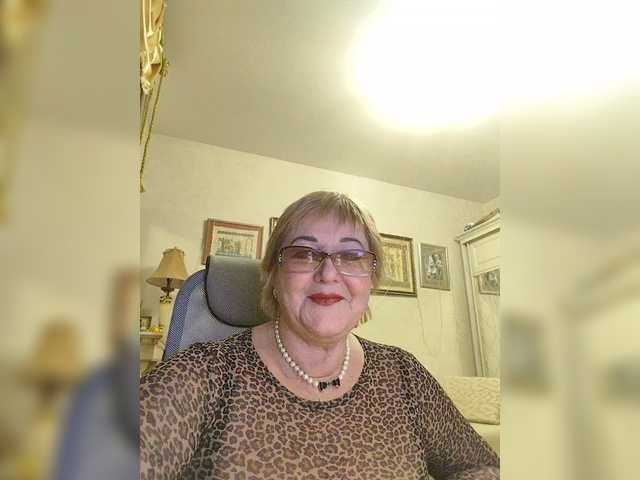 KarinkaSweet's BongaCams show and profile