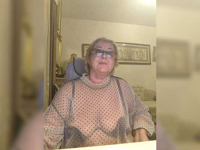 KarinkaSweet's BongaCams show and profile