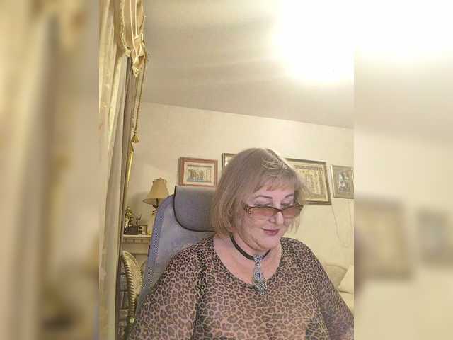 KarinkaSweet's BongaCams show and profile