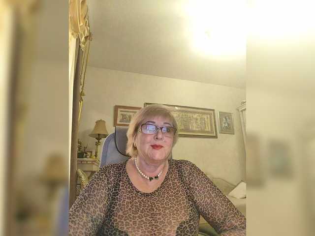 KarinkaSweet's BongaCams show and profile