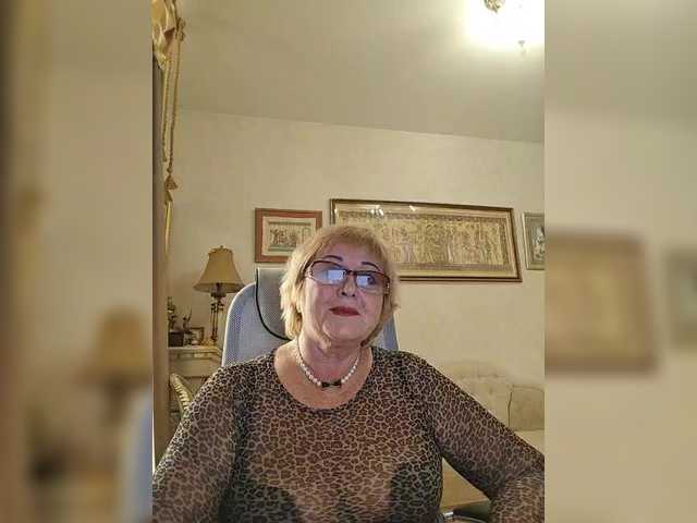 KarinkaSweet's BongaCams show and profile