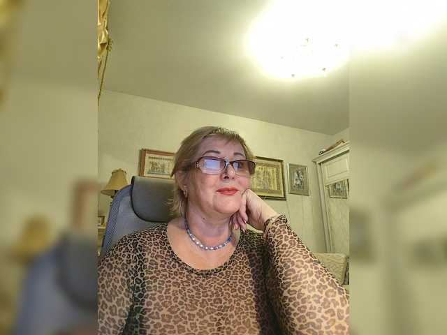 KarinkaSweet's BongaCams show and profile