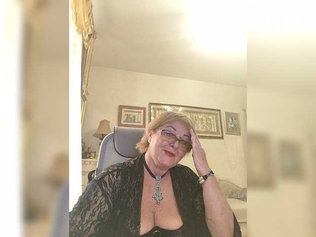 KarinkaSweet's BongaCams show and profile