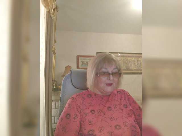 KarinkaSweet's BongaCams show and profile