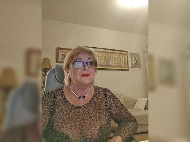 KarinkaSweet's BongaCams show and profile