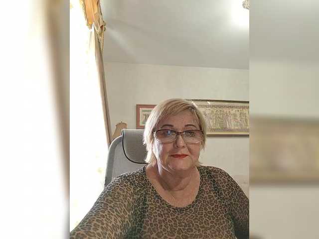 KarinkaSweet's BongaCams show and profile