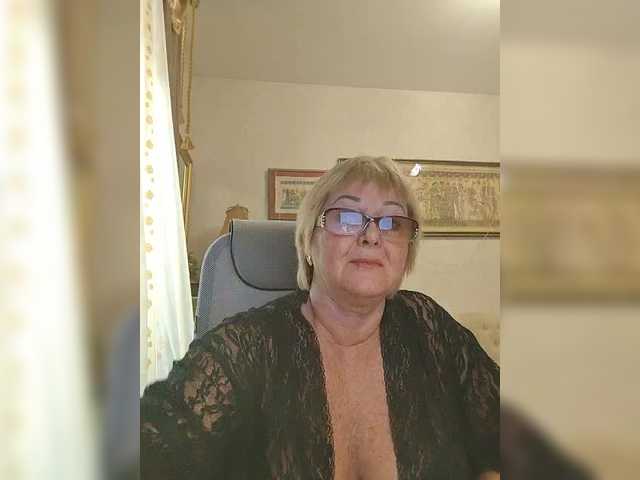 KarinkaSweet's BongaCams show and profile