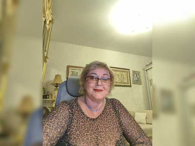 KarinkaSweet's BongaCams show and profile