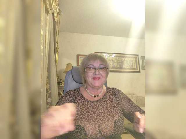 KarinkaSweet's BongaCams show and profile