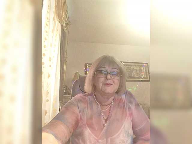 KarinkaSweet's BongaCams show and profile