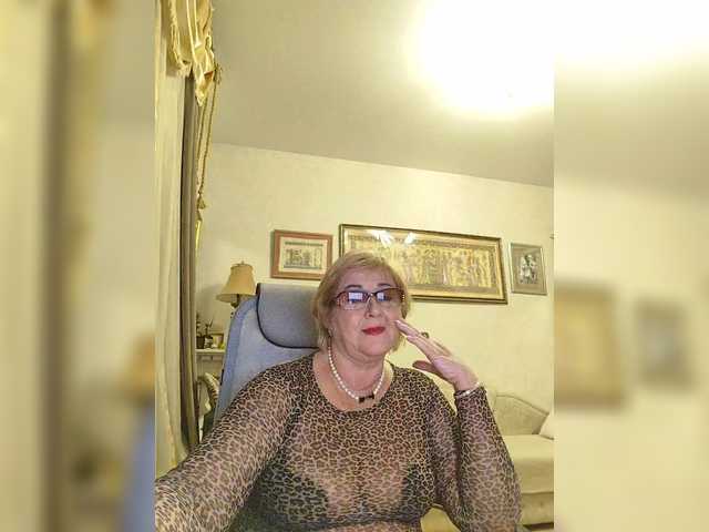 KarinkaSweet's BongaCams show and profile