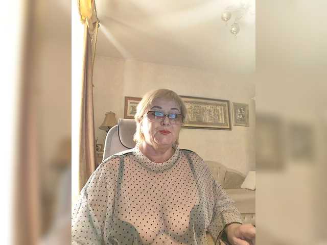 KarinkaSweet's BongaCams show and profile