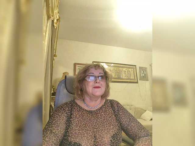 KarinkaSweet's BongaCams show and profile