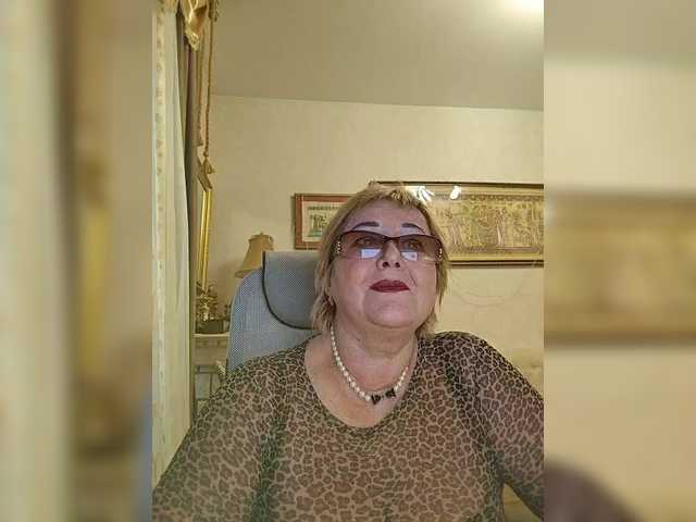 KarinkaSweet's BongaCams show and profile