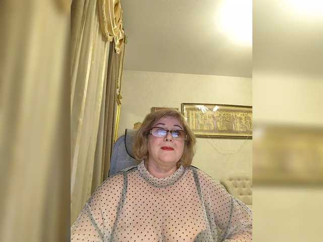 KarinkaSweet's BongaCams show and profile