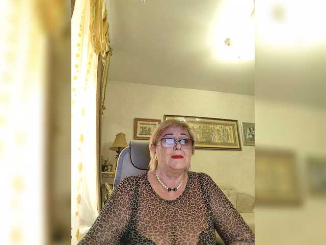 KarinkaSweet's BongaCams show and profile