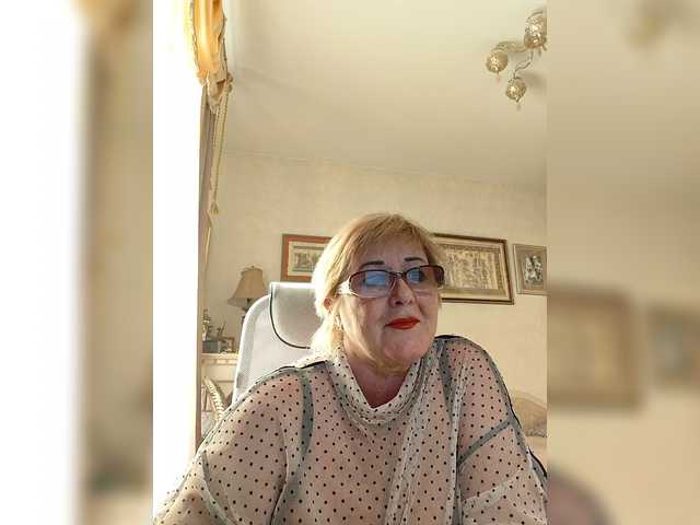 KarinkaSweet's BongaCams show and profile