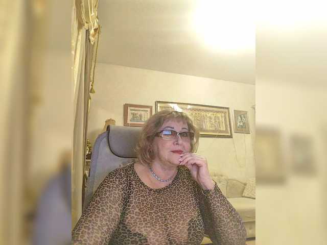 KarinkaSweet's BongaCams show and profile