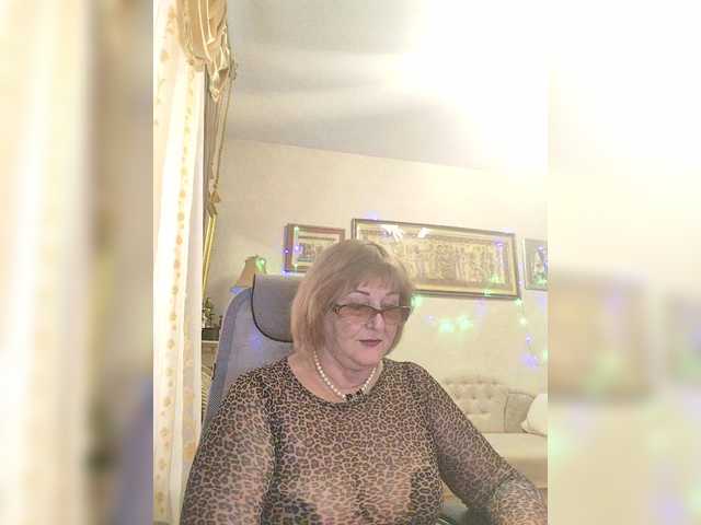 KarinkaSweet's BongaCams show and profile