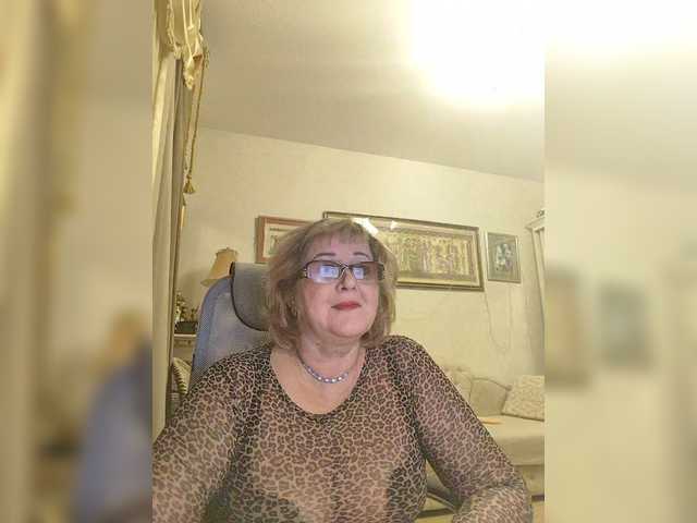 KarinkaSweet's BongaCams show and profile