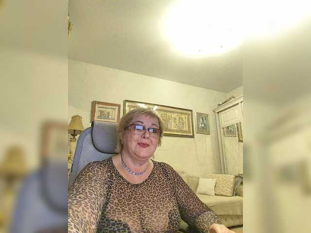 KarinkaSweet's BongaCams show and profile