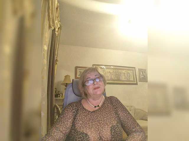 KarinkaSweet's BongaCams show and profile