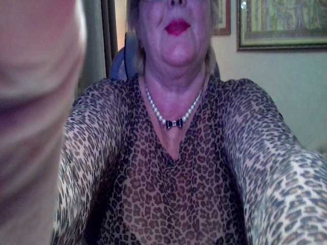 KarinkaSweet's BongaCams show and profile