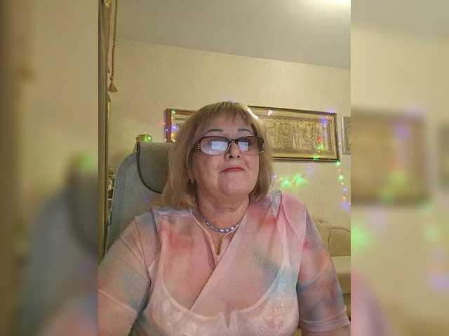 KarinkaSweet's BongaCams show and profile