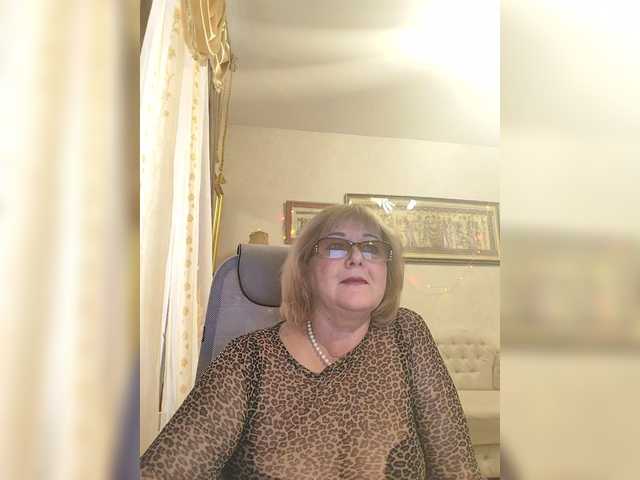 KarinkaSweet's BongaCams show and profile