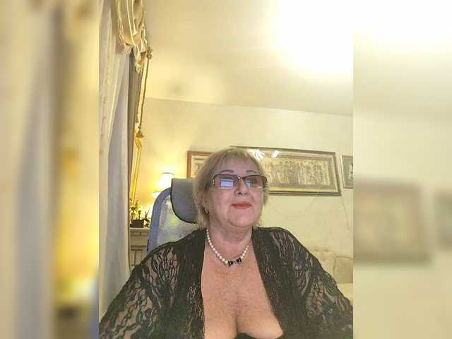 KarinkaSweet's BongaCams show and profile